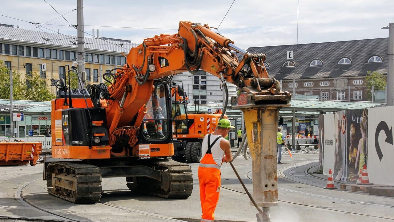 construction site, construction worker, tram-2630480.jpg